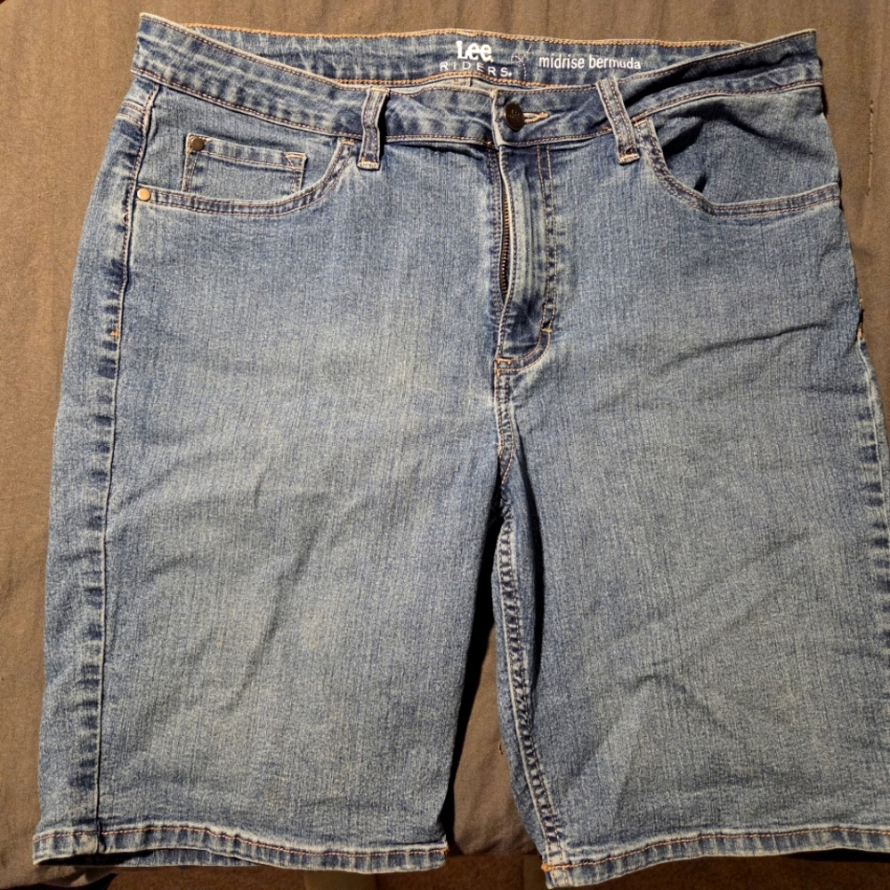 Lee Blue Jean Shorts with Classic Design